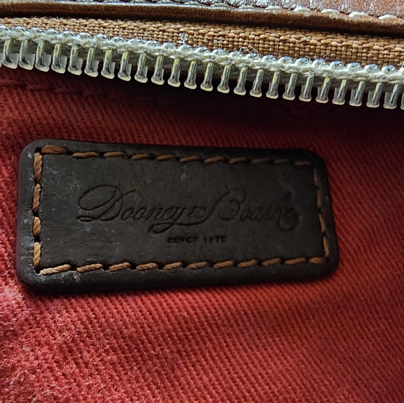 Dooney and Bourke Greta Canvas Large Wristlet in Black with Gold DB Logo EUC - Picture 4 of 10